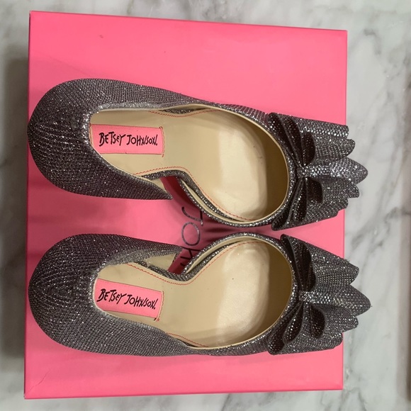SOLD. Betsey Johnson Pumps - Picture 6 of 8